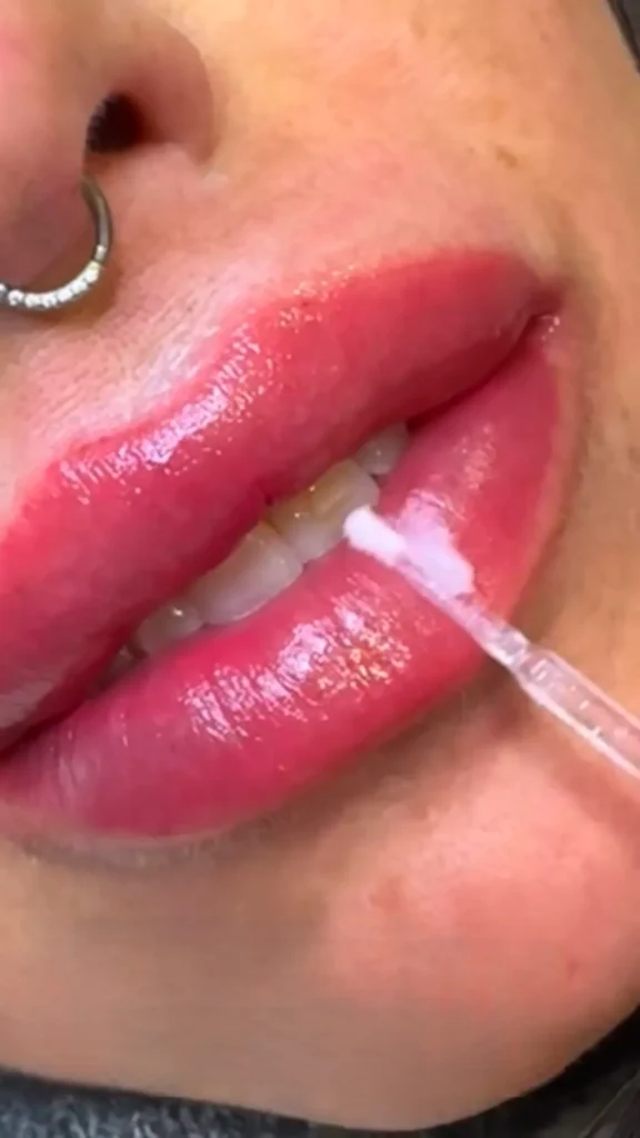 tatuaje labios gijon